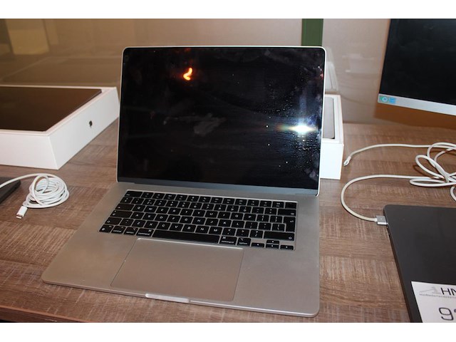 Macbook air 15 inch model a3114 m3 chip, 10 core cpu, 16 gb ram en ssd 512 gb. - afbeelding 2 van  4