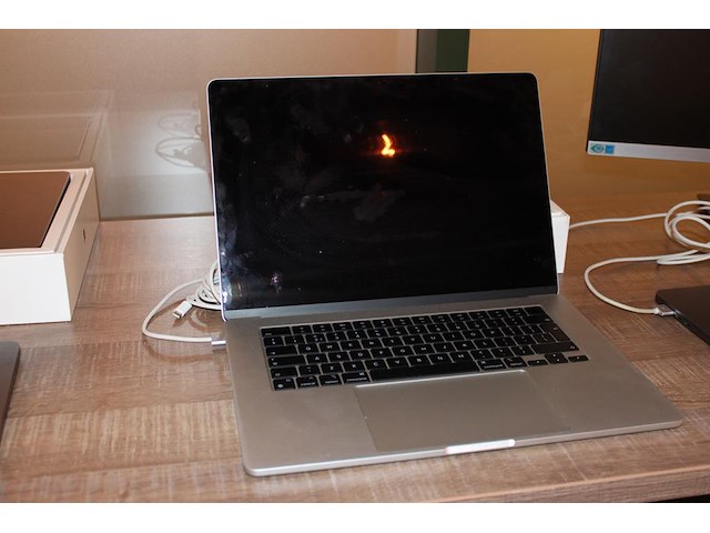 Macbook air 15 inch model a3114 m3 chip, 10 core cpu, 16 gb ram en ssd 512 gb. - afbeelding 4 van  4