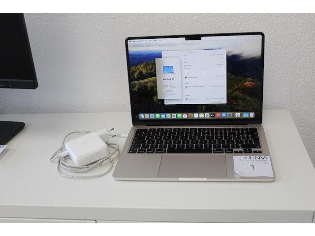 Macbook air m2 2022 14,2 model a2681 emc 4074. werkgeheugen 8 gb. 256 gb ssd. maos sanoma. 13,6 inch terina... - afbeelding 1 van  4