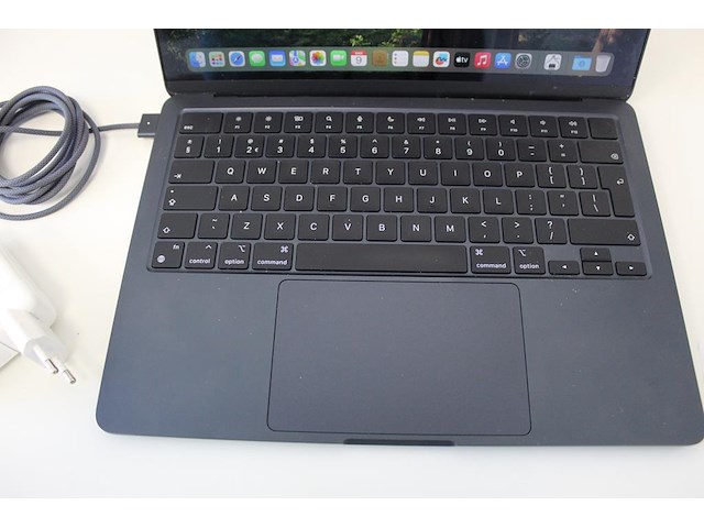 Macbook air m2 2022 14,2 model mly33n/a. werkgeheugen 8 gb. 256 gb ssd. maos sequoia. 13,6 inch terina disp... - afbeelding 2 van  4