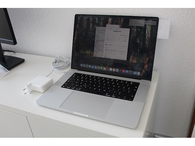 Macbook pro 16 inch 2021 apple m1 pro. werkgeheugen 16 gb. macos sequoia. 494,38 hdd - afbeelding 1 van  4