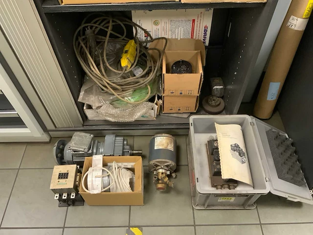 Machine onderdelen en diversen - afbeelding 4 van  5