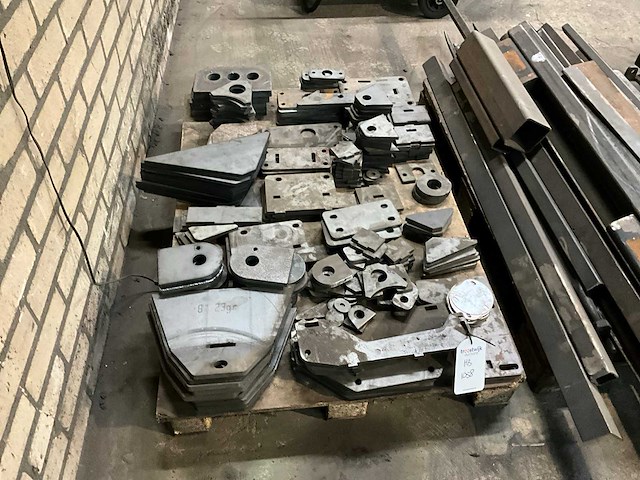 Machine onderdelen + staal voorraad - afbeelding 2 van  9