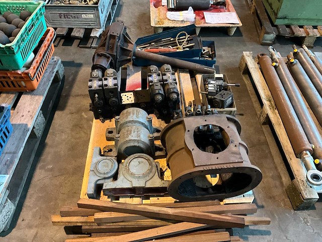 Machine onderdelen - afbeelding 1 van  6