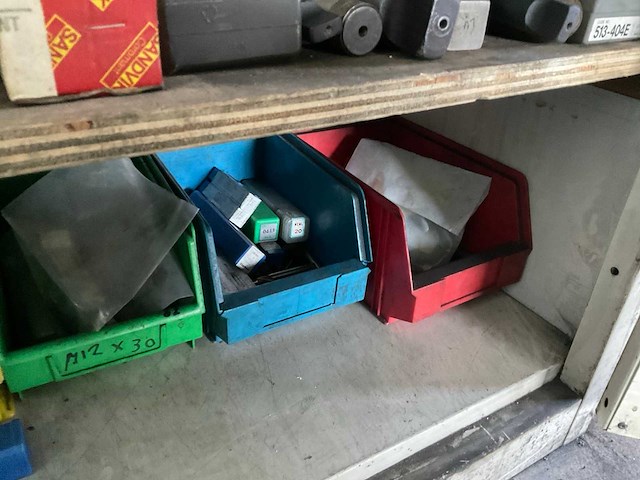 Machine toebehoren in kast - afbeelding 4 van  12