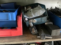 Machine toebehoren in kast - afbeelding 8 van  12