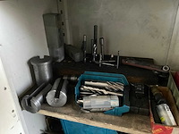 Machine toebehoren in kast - afbeelding 12 van  12