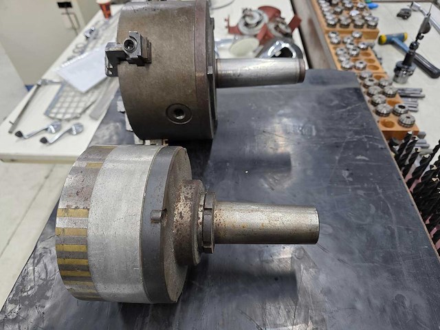 Machine toebehoren magneetplaat, vierklauw - afbeelding 1 van  11