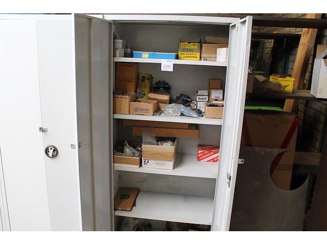 Machineonderdelen in kast w.o. tandwielen, lagers, veren, schakels, etc. - afbeelding 1 van  6