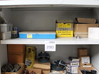 Machineonderdelen in kast w.o. tandwielen, lagers, veren, schakels, etc. - afbeelding 6 van  6