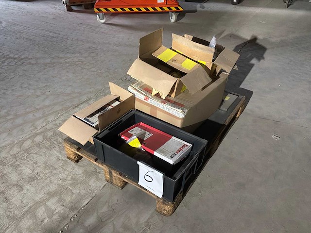 Machineonderdelen lot 5 - afbeelding 8 van  115