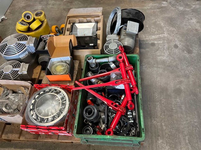 Machineonderdelen, voorraad en stellingen - afbeelding 6 van  17