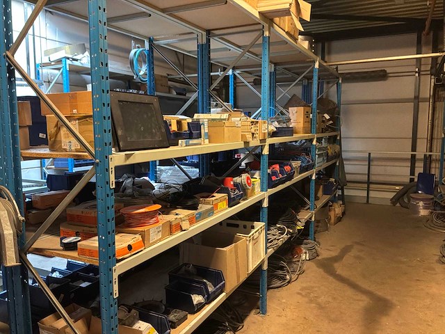 Machineonderdelen, voorraad en stellingen - afbeelding 11 van  17