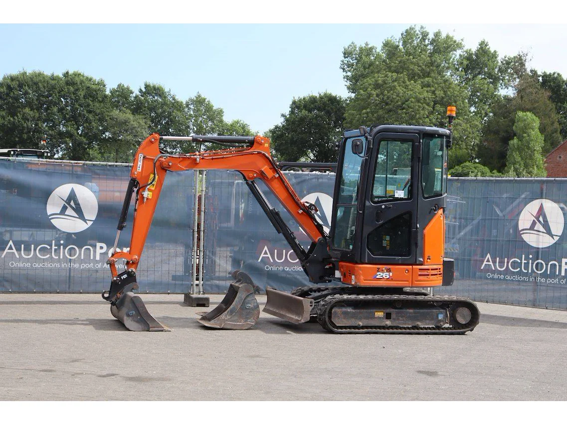 Machines - minigravers - heftrucks - aanbouwdelen - uitrusting