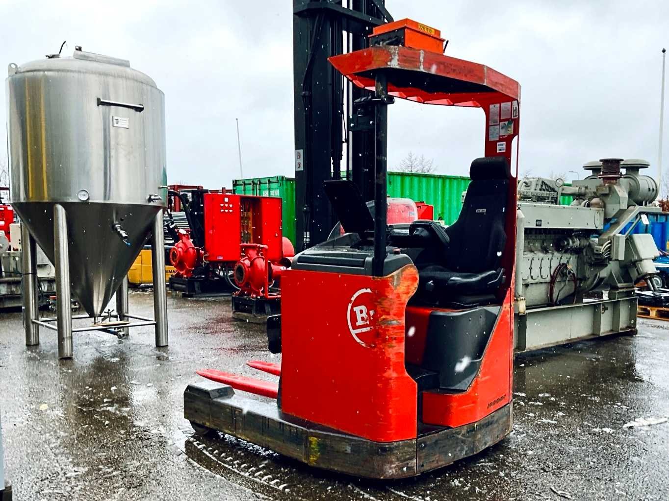 Machines, gereedschappen, bouwhekken, heftrucks en toebehoren