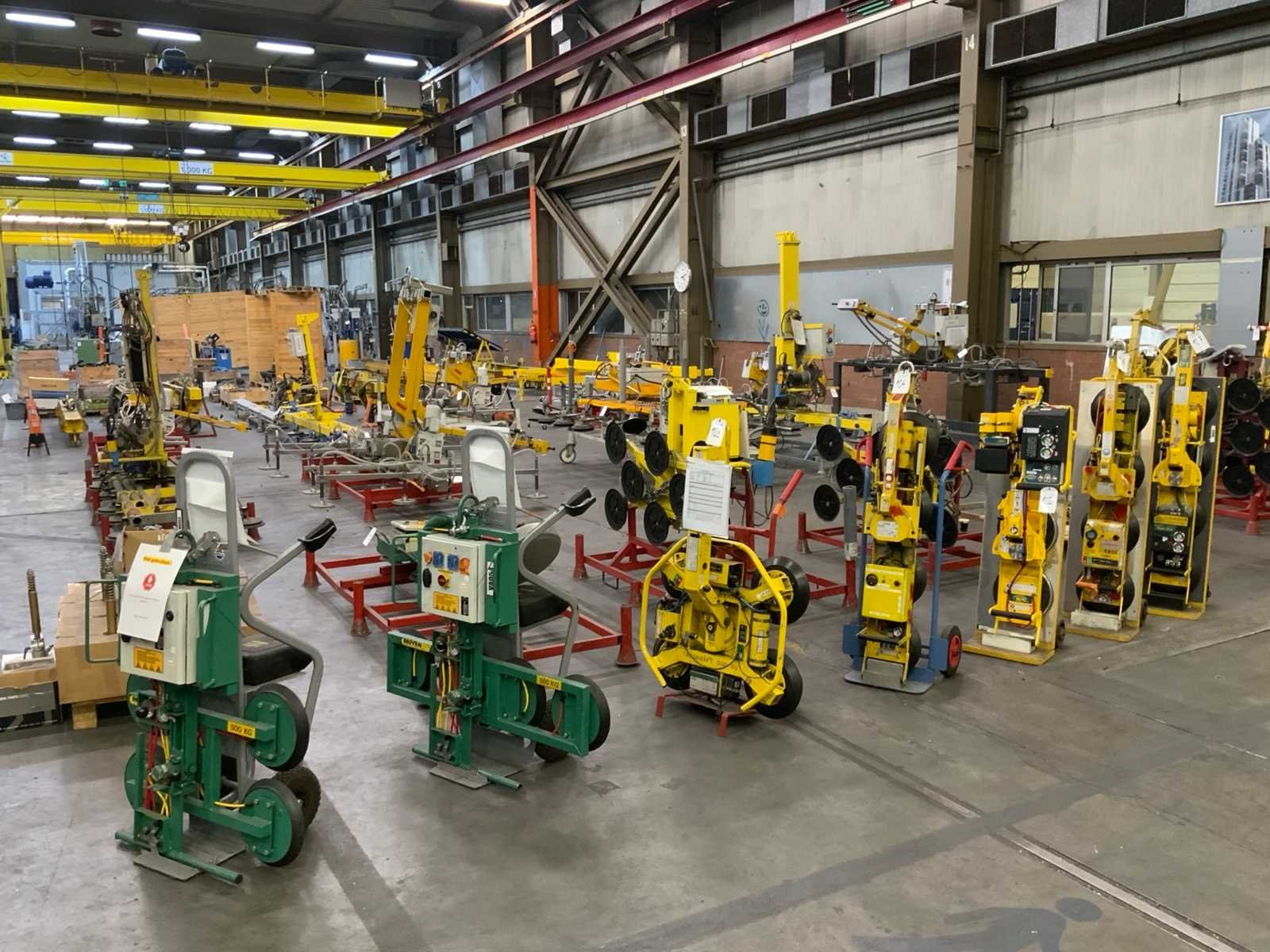 Machines, hijsmiddelen, opslagsystemen en handgereedschappen in verband met de stopzetting van de productie bij scheldebouw