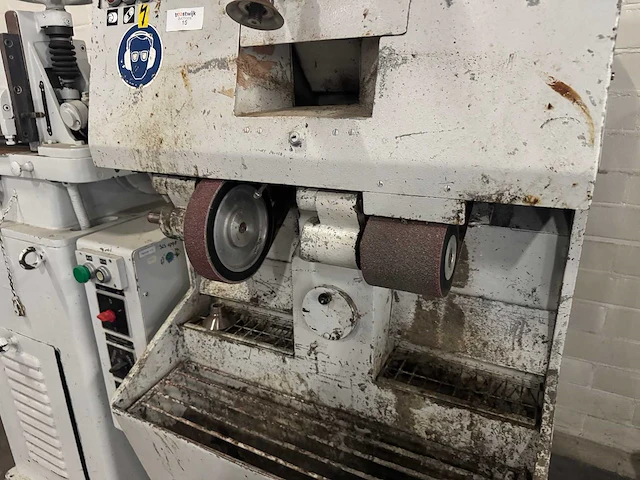 Machines voor schoenreparatie & -productie (4x) - afbeelding 4 van  22