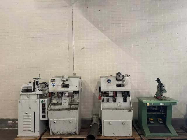 Machines voor schoenreparatie & -productie (4x) - afbeelding 1 van  22