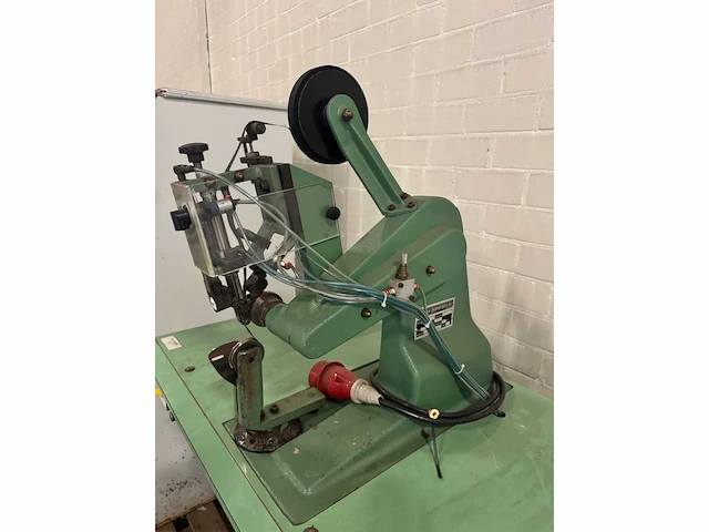 Machines voor schoenreparatie & -productie (4x) - afbeelding 17 van  22