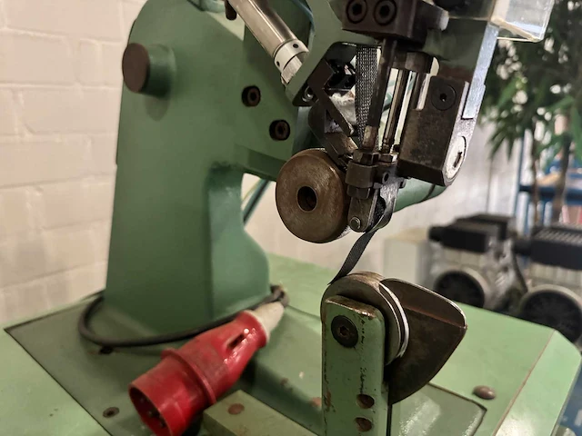 Machines voor schoenreparatie & -productie (4x) - afbeelding 21 van  22