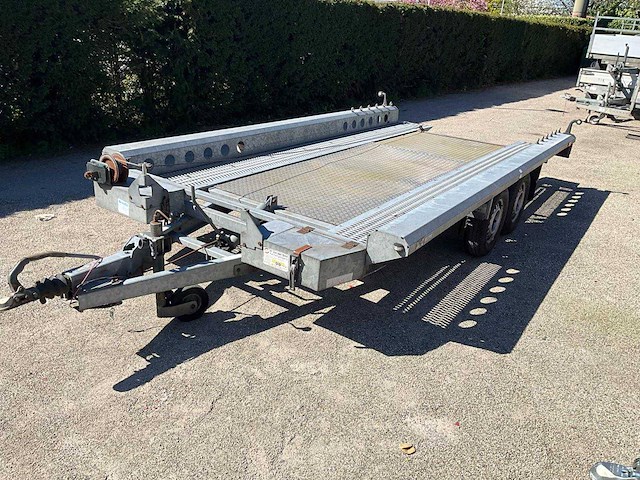 Machinetransporter saris - afbeelding 1 van  1