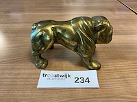Mack / hond sculptuur