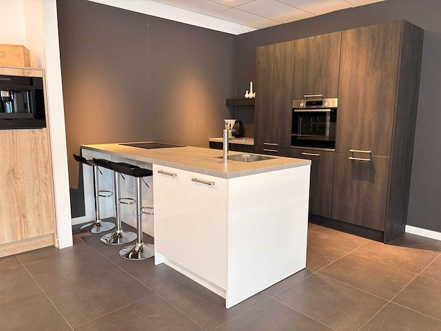 Madebydas - showroomkeuken met bosch apparatuur - afbeelding 1 van  26