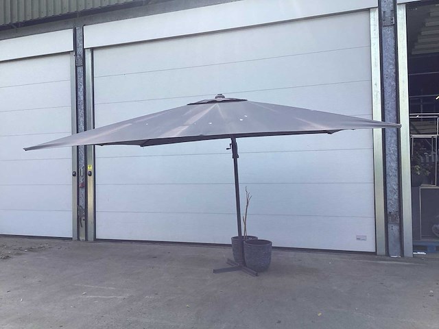 Madison zweefparasol - afbeelding 5 van  12
