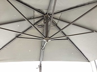 Madison zweefparasol - afbeelding 11 van  11