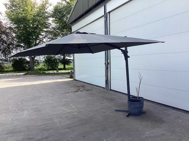 Madison zweefparasol - afbeelding 1 van  4