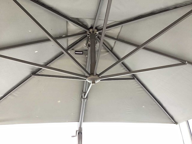 Madison zweefparasol - afbeelding 4 van  4