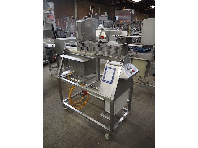 Mado - afbeelding 1 van  8