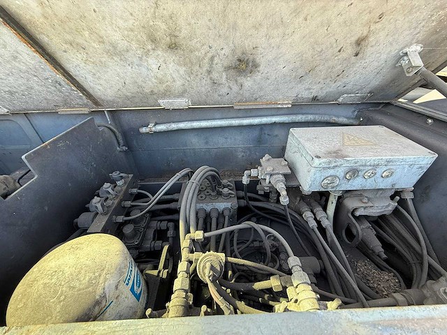 Mafi - terminal trekker - vrachtwagen - afbeelding 2 van  30