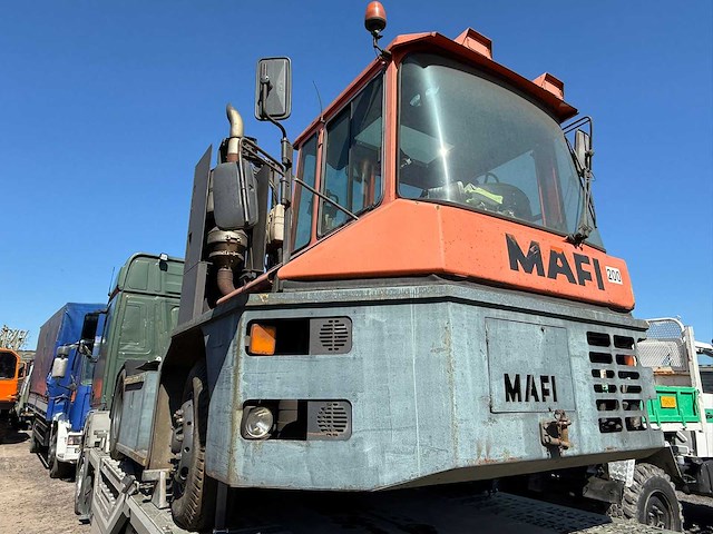 Mafi - terminal trekker - vrachtwagen - afbeelding 7 van  30