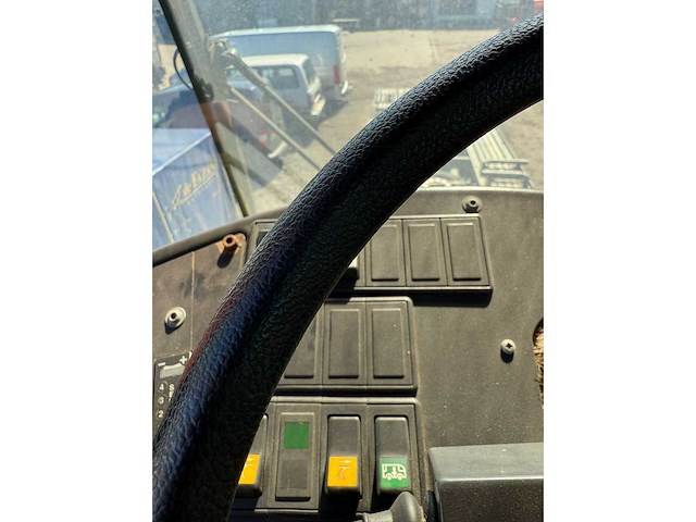 Mafi - terminal trekker - vrachtwagen - afbeelding 18 van  30