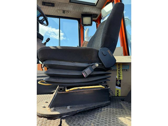 Mafi - terminal trekker - vrachtwagen - afbeelding 21 van  30