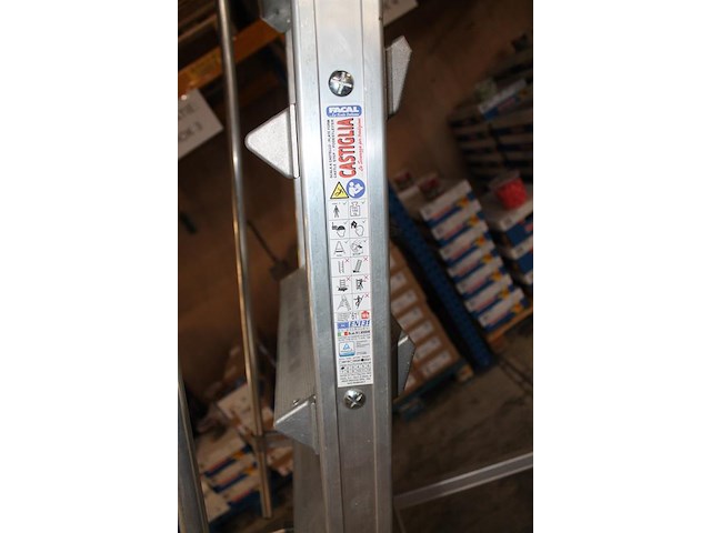 Magazijn- / kasteel-trap castiglia scala a met 9 treden, bordes, leuning en veiligheidsbalkje. - afbeelding 4 van  4