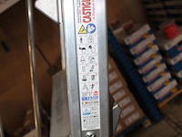 Magazijn- / kasteel-trap castiglia scala a met 9 treden, bordes, leuning en veiligheidsbalkje. - afbeelding 4 van  4