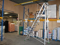 Magazijn- / kasteel-trap castiglia scala a met 9 treden, bordes, leuning en veiligheidsbalkje. - afbeelding 1 van  4