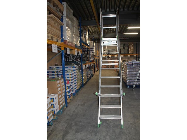 Magazijn- / kasteel-trap castiglia scala a met 9 treden, bordes, leuning en veiligheidsbalkje. - afbeelding 3 van  4