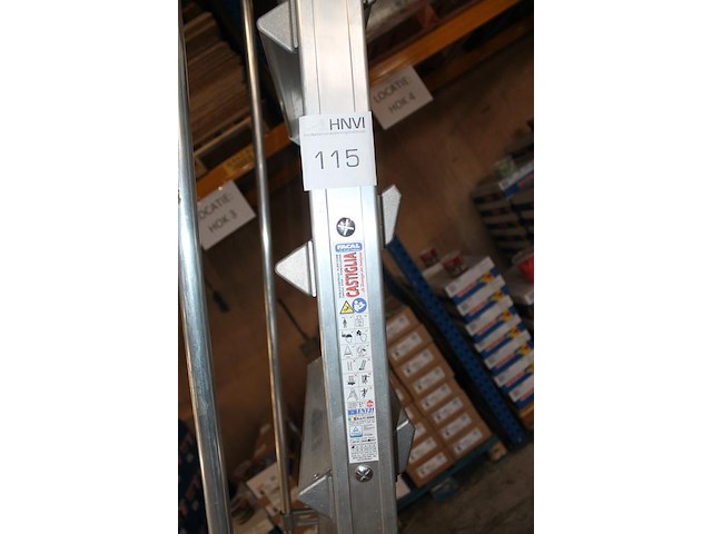 Magazijn- / kasteel-trap castiglia scala a met 9 treden, bordes, leuning en veiligheidsbalkje. - afbeelding 4 van  4