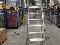 Magazijn- / kasteel-trap castiglia scala a met 9 treden, bordes, leuning en veiligheidsbalkje. - afbeelding 3 van  3