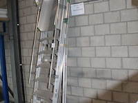 Magazijn- / kasteel-trap castiglia scala a met 9 treden, bordes, leuning en veiligheidsbalkje. - afbeelding 4 van  4