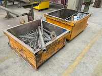 Magazijn bak met oud ijzer (2x) - afbeelding 2 van  8