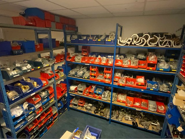 Magazijn inhoud diverse parker onderdelen 2 (c) - afbeelding 1 van  6