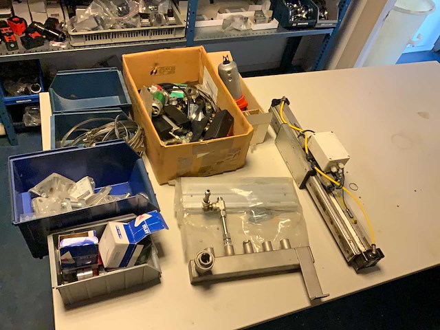 Magazijn inhoud diverse parker onderdelen 3 (c) - afbeelding 5 van  10