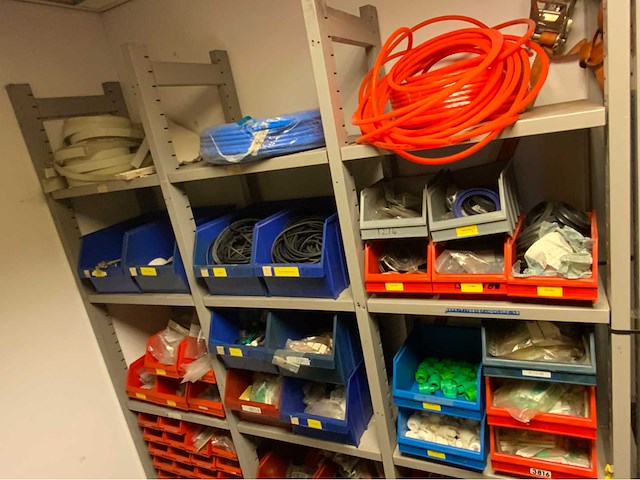 Magazijn inhoud diverse parker onderdelen 3 (c) - afbeelding 1 van  10