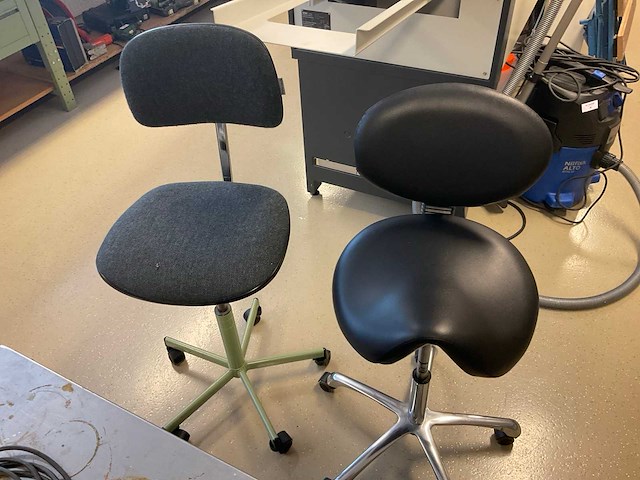 Magazijn krukken (2x) - afbeelding 1 van  1