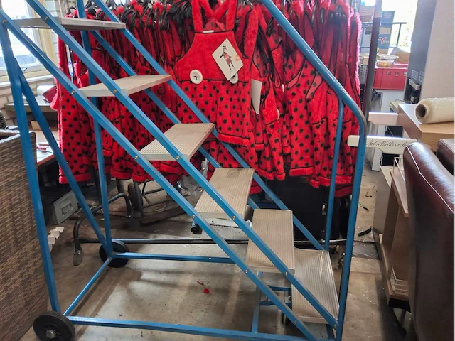 Magazijn trap - afbeelding 1 van  4