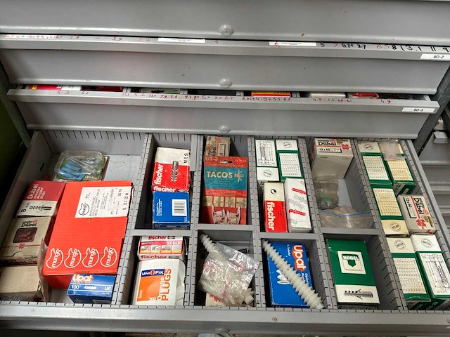 Magazijn voorraad - afbeelding 99 van  174